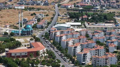 Bergama’da ulaşım konforu zirveye taşınıyor: Okul çevreleri ve kırsal yollar yenilendi