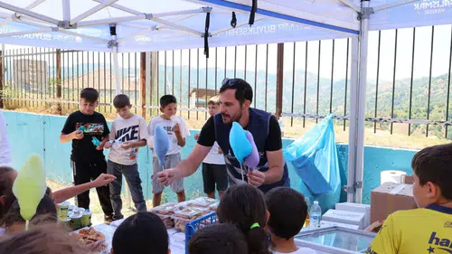 Başkan Tugay’dan Kiraz ve Aliağalı çocuklara karne hediyesi