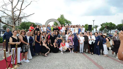 Karşıyaka’nın kurs merkezlerine yıl sonu şenliği