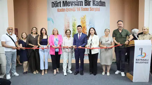 Bayraklı'nın üreten kadınları eserlerini sergiledi
