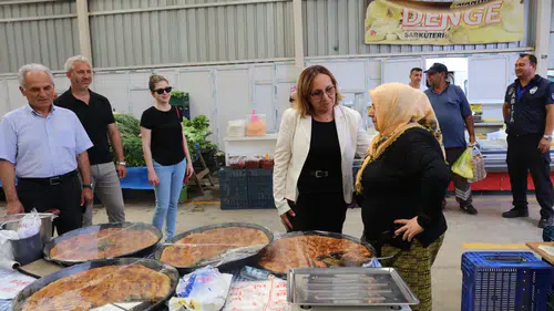 Başkan Akın Pazar Esnafı ve Vatandaşlarla Buluştu