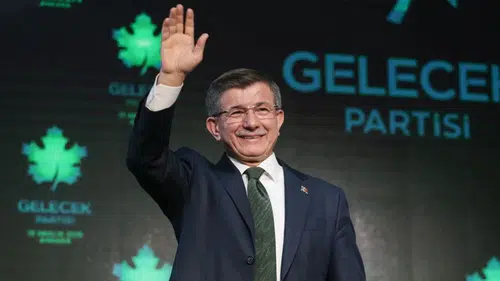 Davutoğlu: Türkiye'nin siyasi dönüşümü için ahlak ve liyakat şart!