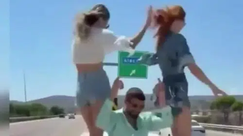 İzmir-Çeşme otoyolunda araç üstü dansa soruşturma