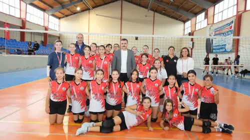 Dikili'de 15 Yaş Altı Plaj Voleybolu Turnuvası, genç sporcuları buluşturacak!