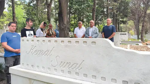 Kemal Sunal, 26. yılında ailesi ve sevenleriyle anıldı