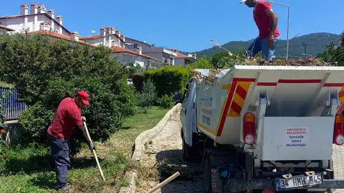 Menderes’in Sahil Bölgesinde Atık Seferberliği