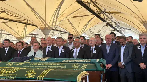 Deniz Baykal'ın eşi Olcay Baykal, Ankara'da son yolculuğuna uğurlandı