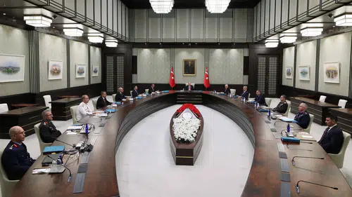 Erdoğan başkanlığındaki Yüksek Askeri Şura'da komuta değişiklikleri ve terfiler belirlendi.