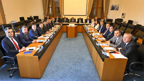 İYİ Parti grubu ‘çerçeve yasa’ için olağanüstü toplandı