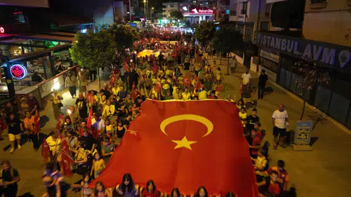 Dikili’de 30 Ağustos coşkusu meydanlara taştı
