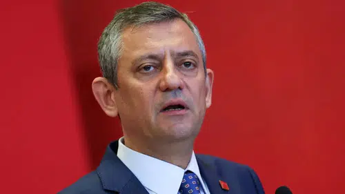 Yeni Parti Genel Başkanı Özel, erişim engeli getirilen Aile Dayanışma Ağı hesabını destekledi