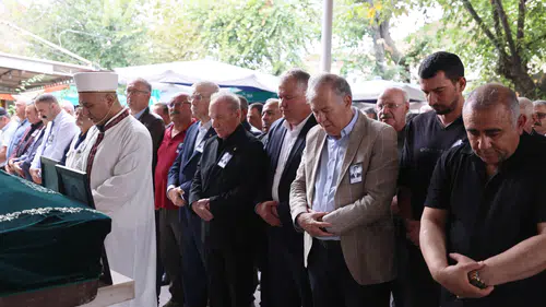 Gazeteci Ahmet Çipli, Urla’da son yolculuğuna uğurlandı