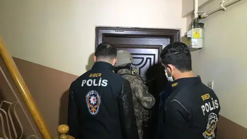 Aydın'da siber suç operasyonu: Müstehcenlik suçlamasıyla 2 kişi parmaklıklar ardında