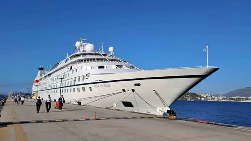 Bodrum limanında lüks rüzgar: Star Legend 300 yolcusuyla demir attı