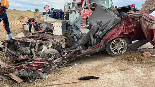 Uşak yolunda acı bilanço: Aynı aileden üç kişi feci kazada can verdi