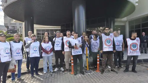 Balçova Belediyesinde memurlardan ses getiren eylem: Haklarımızı istiyoruz