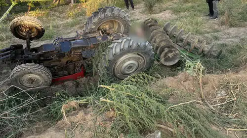 Manisa'da acı kaza: Bağda çalışırken devrilen traktörün altında can verdi