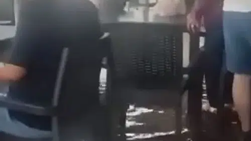 Fethiye'de sağanak paniği: Halk Evi'nde mahsur kaldılar