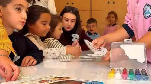 Üniversiteli gençlerden minik kalplere anlamlı dokunuş: Sarıgöl’de neşeli buluşma