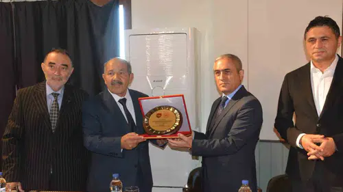 48 yıllık emeğinin karşılığını vatanına adadı: İmamdan duygulandıran bağış