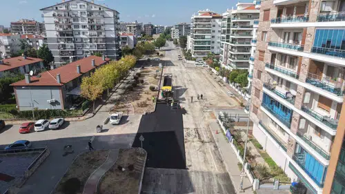 İzmir'de ulaşım hamlesi: Çiğli ve Menemen'de asfalt mesaisi hız kazandı