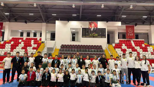 Karate minderinde Manisa fırtınası: 63 madalyayla gelen zafer