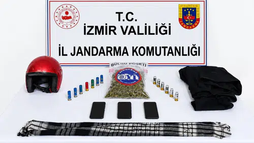 Ödemiş'te gece yarısı dehşeti: Park halindeki araçlara kurşun yağdıran saldırganlar yakalandı