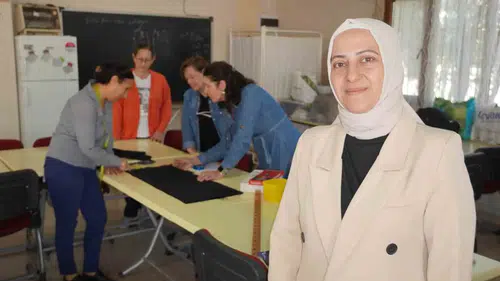 Atıl kalan tesis kadınların üretim merkezi oldu: Hayaller dikiş makinesinde hayat buluyor