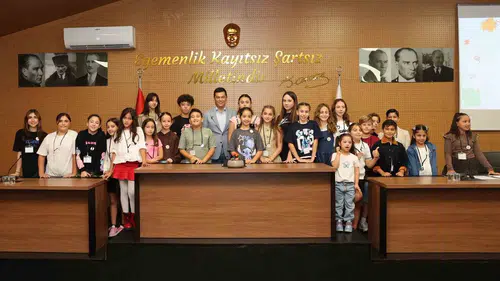 Marmaris’te yönetim koltuğuna çocuklar oturdu: Geleceğin projeleri şekilleniyor