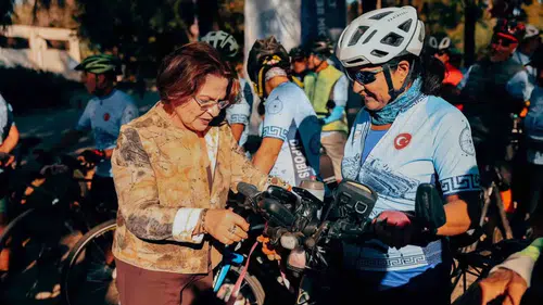 Didim'de pedallar farkındalık için döndü: Hem spor hem sosyal sorumluluk