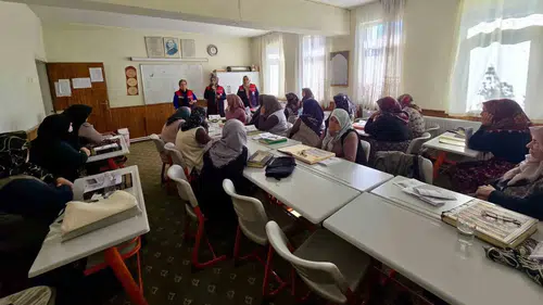 Afyonkarahisar’da üretici kadınlara kritik sağlık eğitimi: Zoonoz riskine karşı önlem seferberliği