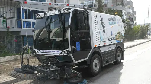 Kuşadası sokaklarında teknoloji devrimi: 20 kişilik işi tek başına yapıyor