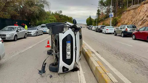 Afyonkarahisar'da korkutan kaza: Devrilen otomobilin sürücüsü mucize eseri kurtuldu