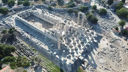 Apollon Tapınağı’nda gece mesaisi: Tarih meraklıları antik kente akın etti