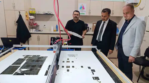 Bolvadin’in genç mucitleri gökyüzüne kanat açıyor: Millî gururlar sınıflara taşındı