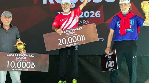 75 yaşında rekor tempo: Saffet Acar maraton pistlerinin tozunu attırdı