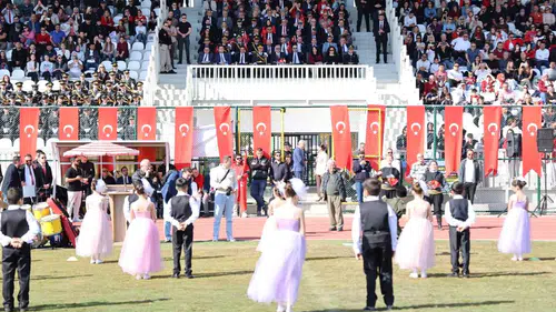 Söke’de 29 Ekim gururu: Cumhuriyet’in 103. yılı stadyumda devleşti