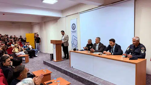 Geleceğin yöneticileri Buharkent’te buluştu: Gençlerden yerel yönetimlere yakın markaj