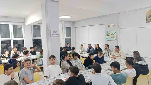 Bolvadin’de YKS mesaisi çiğ köfte sofrasında başladı