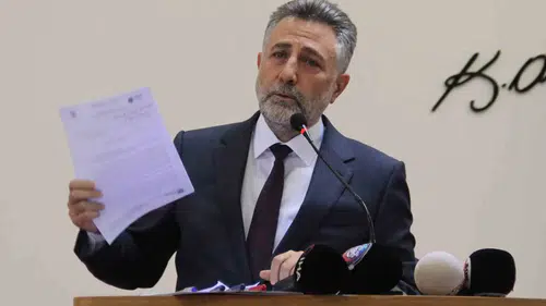 Bayraklı’da şok baskın: Eski başkan Sandal ve 45 kişi gözaltına alındı