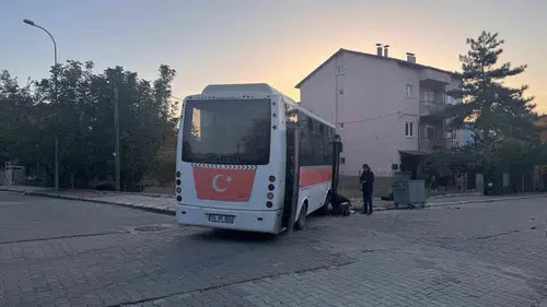 Uşak’ta trafik kâbusu: İki aracın karıştığı kazada 7 kişi yaralandı