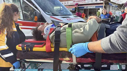 Menteşe’de cadde ortasında kaza: Motosikletli sürücü hastaneye kaldırıldı