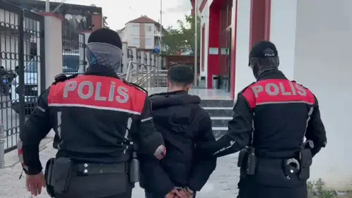 İzmir polisinden firarilere geçit yok: Onlarca yıl hapis cezası olan isimler yakalandı