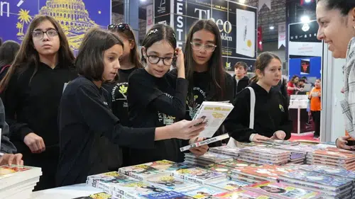 Denizli’de edebiyat rüzgarı: Kitap tutkunları fuara akın etti