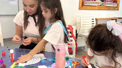 Aydın’da kütüphane sıraları renkli bir dünyaya dönüştü: Salyangozlar yeniden hayat buldu