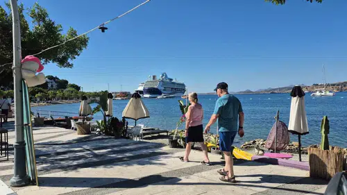 Bodrum limanında kruvaziyer hareketliliği: Binlerce turist ilçeye akın etti