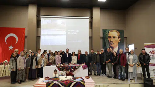 Tavas’ın yaşayan hazineleri UNESCO gününde vitrine çıktı: Ustaların ellerinden dökülen sanat