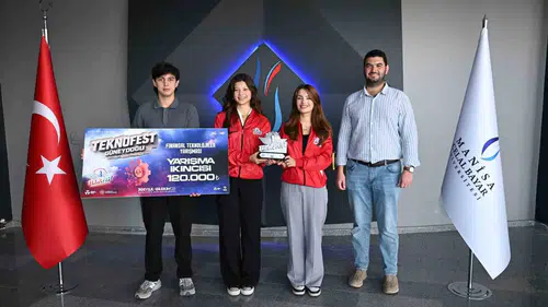 MCBÜ’lü gençlerden TEKNOFEST’te çifte gurur: Hem finans hem edebiyat ödülü
