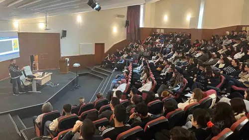 Afyon'da gençlere 'bağımlılığa karşı kalkan' eğitimi: Emniyetten kritik uyarılar