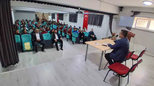 Bozdoğan'da gençler camilerin sosyal hayattaki rolünü konuştu